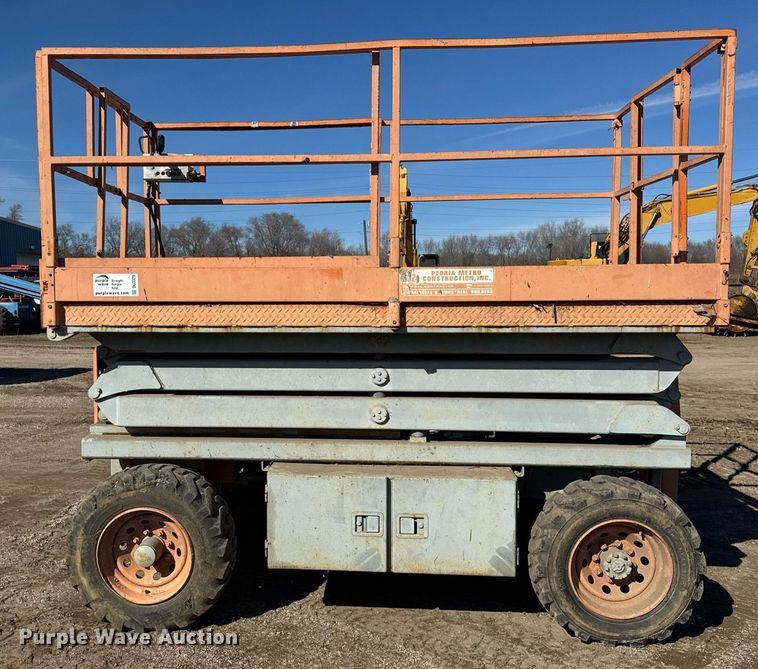 image for item DU3329 Skyjack 7027 scissor lift