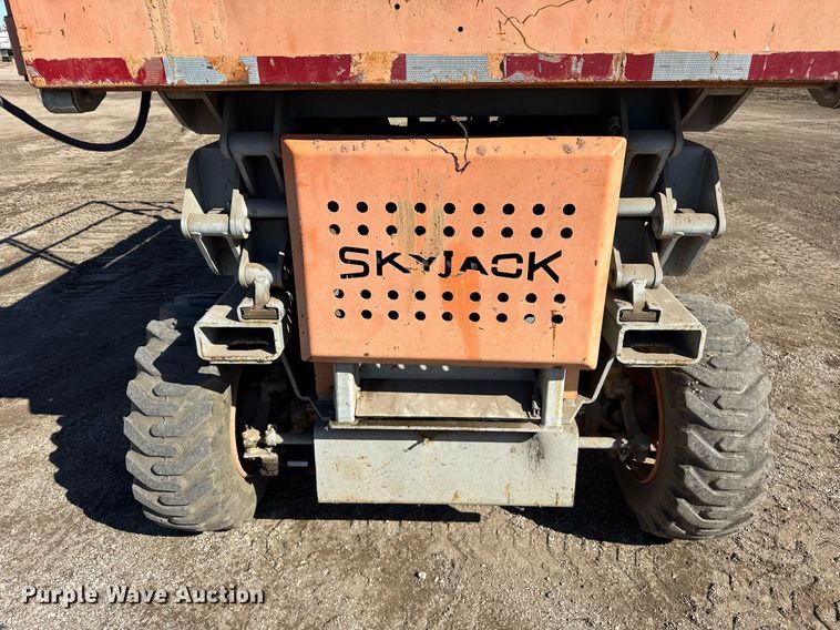 image for item DU3329 Skyjack 7027 scissor lift