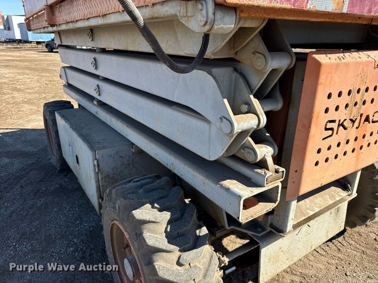 image for item DU3329 Skyjack 7027 scissor lift