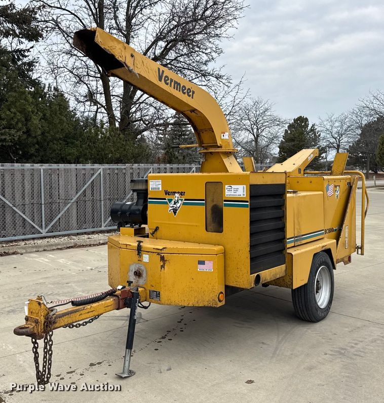 image for item DU3351 2001 Vermeer BC1800A wood chipper