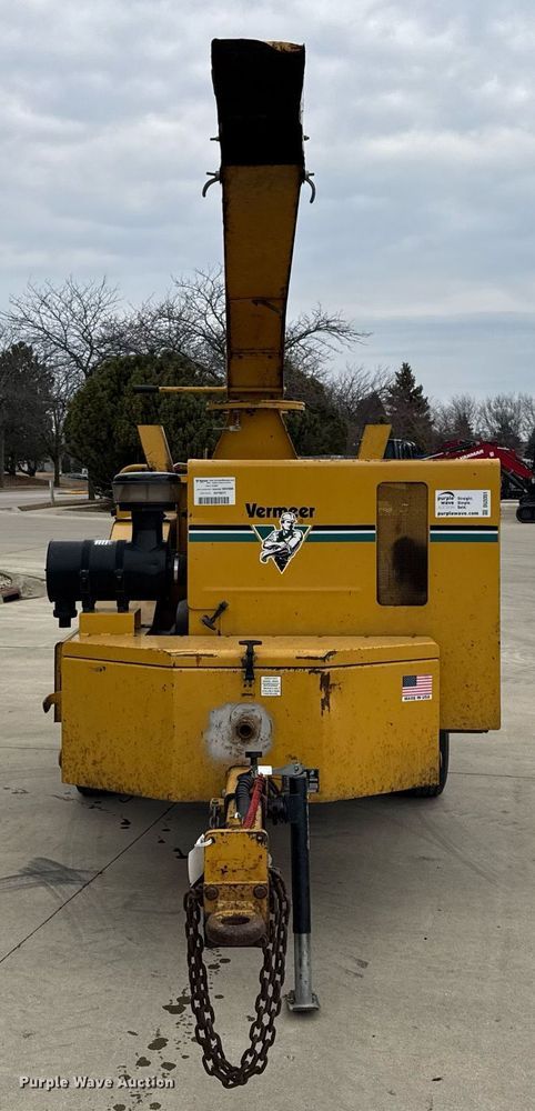 image for item DU3351 2001 Vermeer BC1800A wood chipper