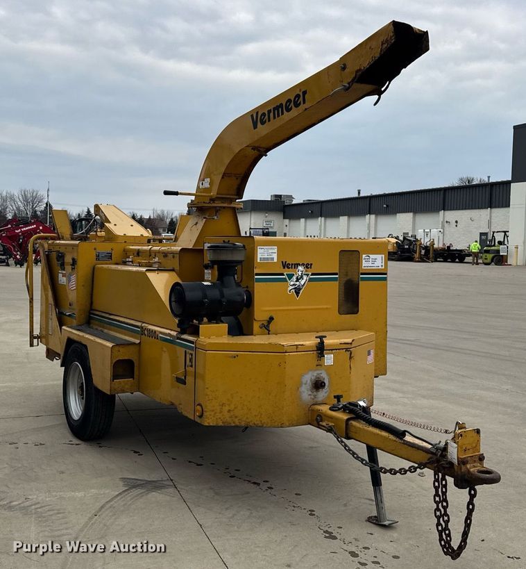 image for item DU3351 2001 Vermeer BC1800A wood chipper
