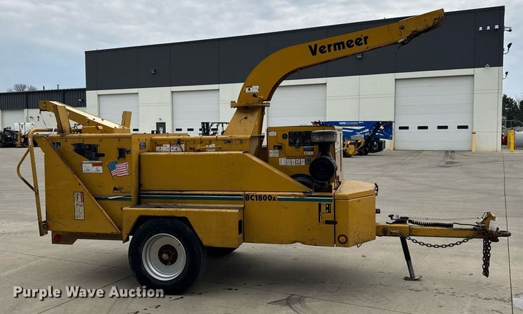 image for item DU3351 2001 Vermeer BC1800A wood chipper