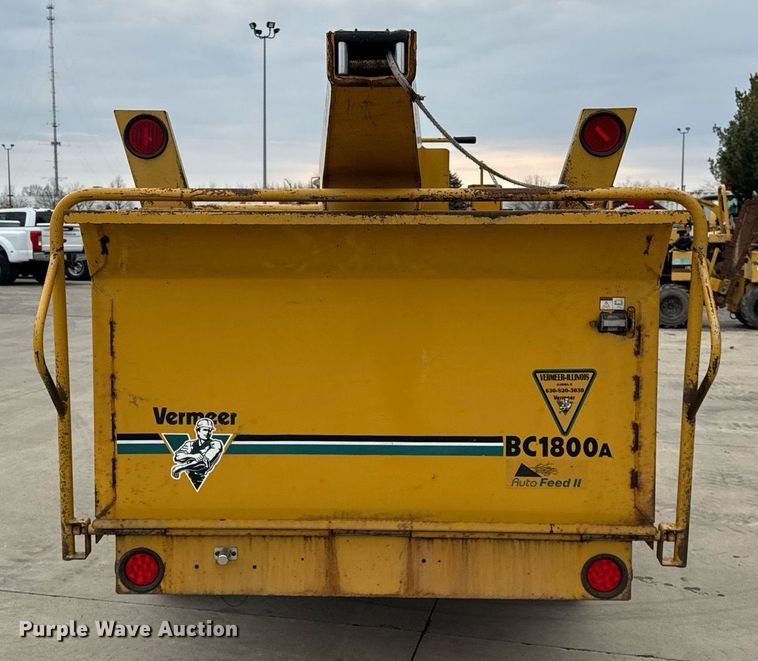 image for item DU3351 2001 Vermeer BC1800A wood chipper