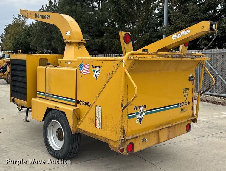 image for item DU3351 2001 Vermeer BC1800A wood chipper