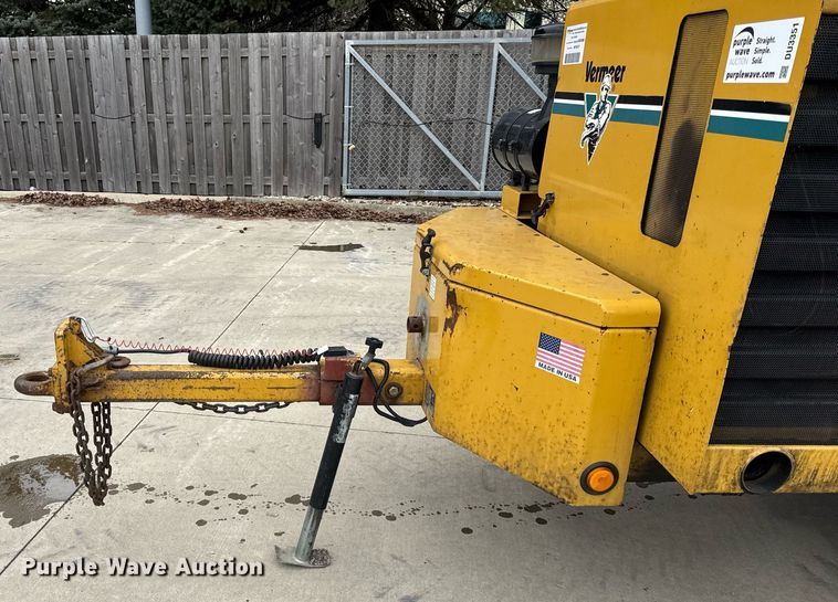 image for item DU3351 2001 Vermeer BC1800A wood chipper