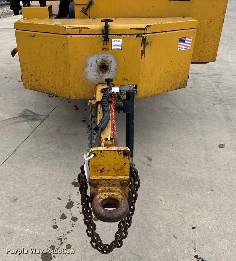 image for item DU3351 2001 Vermeer BC1800A wood chipper