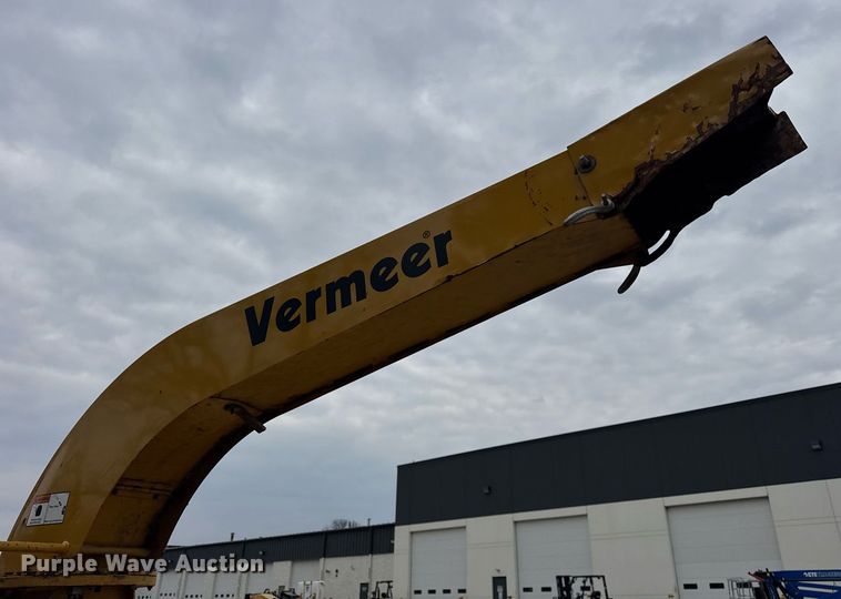 image for item DU3351 2001 Vermeer BC1800A wood chipper