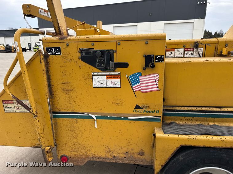 image for item DU3351 2001 Vermeer BC1800A wood chipper