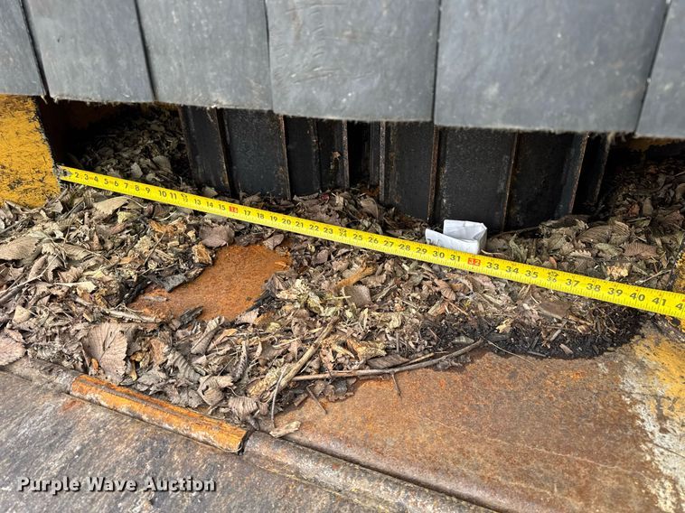 image for item DU3351 2001 Vermeer BC1800A wood chipper