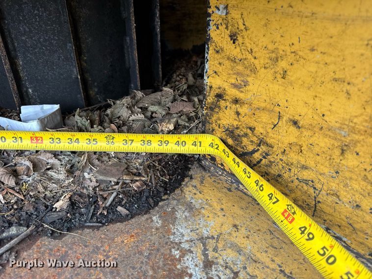 image for item DU3351 2001 Vermeer BC1800A wood chipper