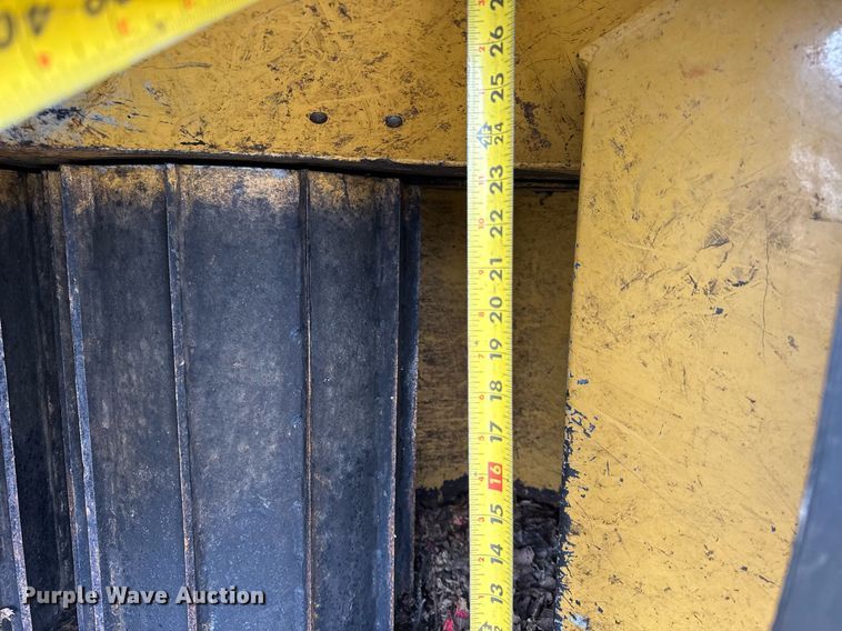 image for item DU3351 2001 Vermeer BC1800A wood chipper