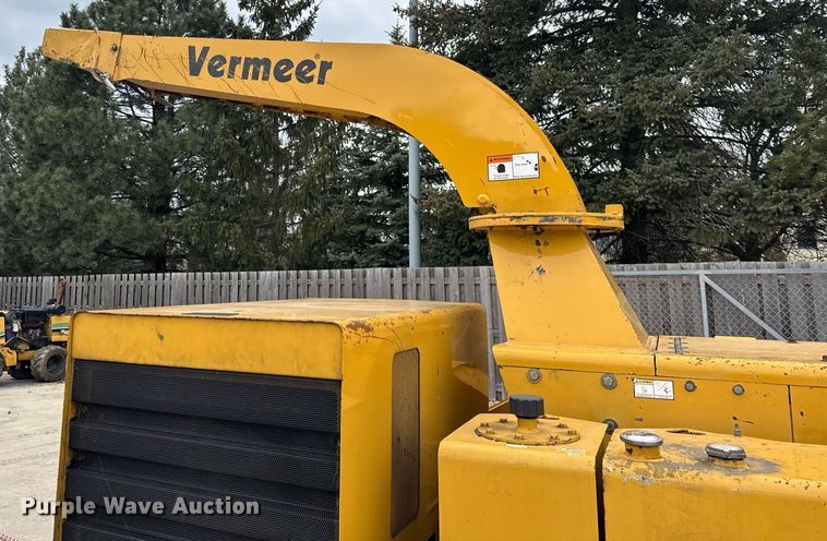 image for item DU3351 2001 Vermeer BC1800A wood chipper