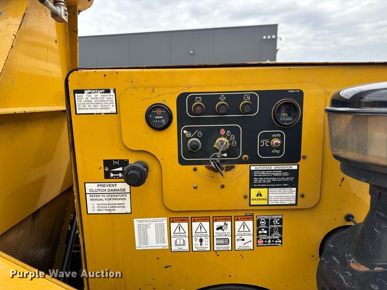 image for item DU3351 2001 Vermeer BC1800A wood chipper