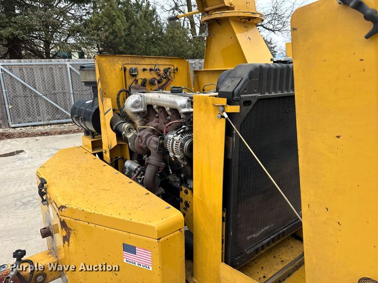 image for item DU3351 2001 Vermeer BC1800A wood chipper