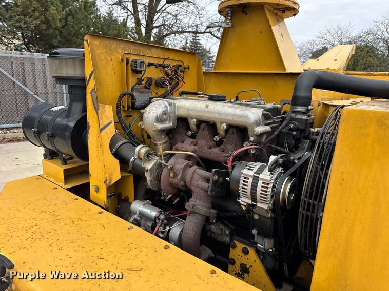 image for item DU3351 2001 Vermeer BC1800A wood chipper