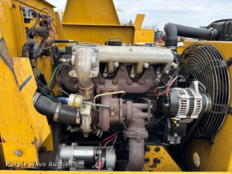 image for item DU3351 2001 Vermeer BC1800A wood chipper