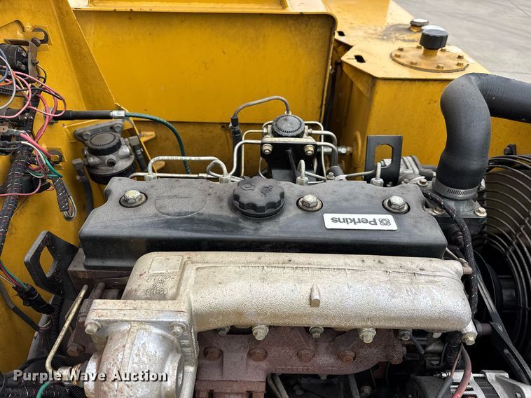 image for item DU3351 2001 Vermeer BC1800A wood chipper