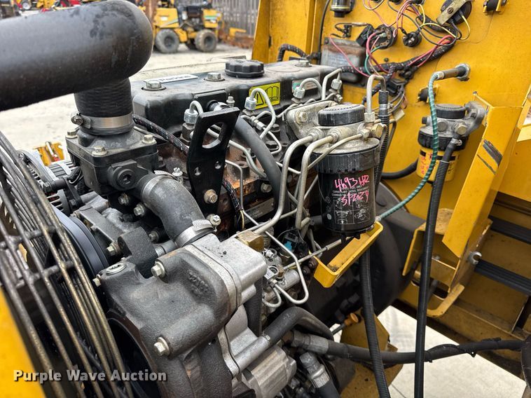 image for item DU3351 2001 Vermeer BC1800A wood chipper