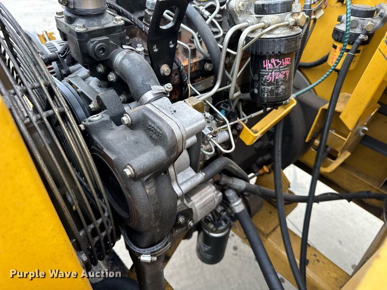 image for item DU3351 2001 Vermeer BC1800A wood chipper