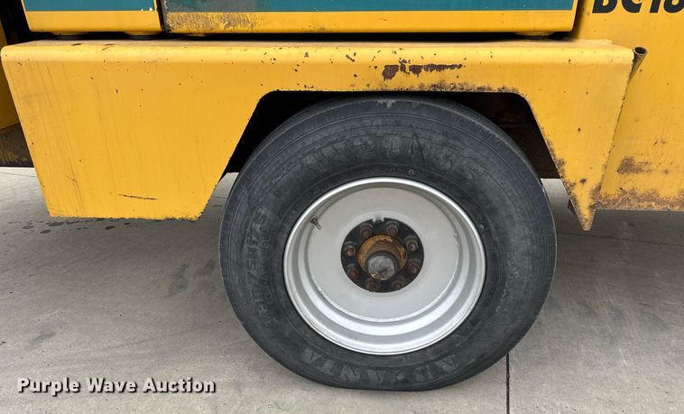 image for item DU3351 2001 Vermeer BC1800A wood chipper