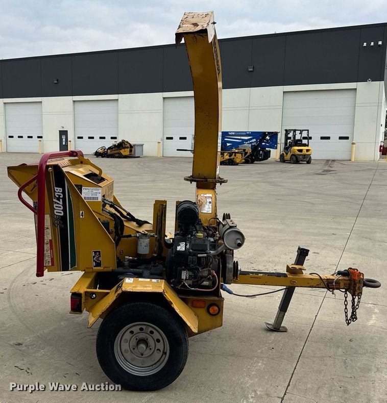 image for item DU3352 2017 Vermeer BC700XL wood chipper