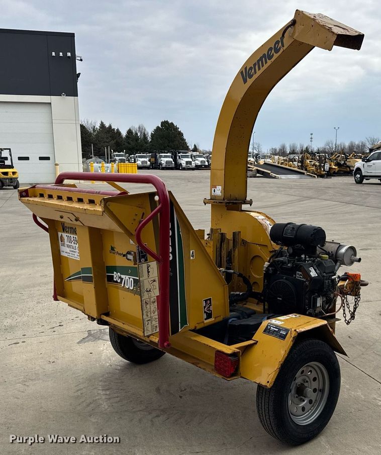 image for item DU3352 2017 Vermeer BC700XL wood chipper