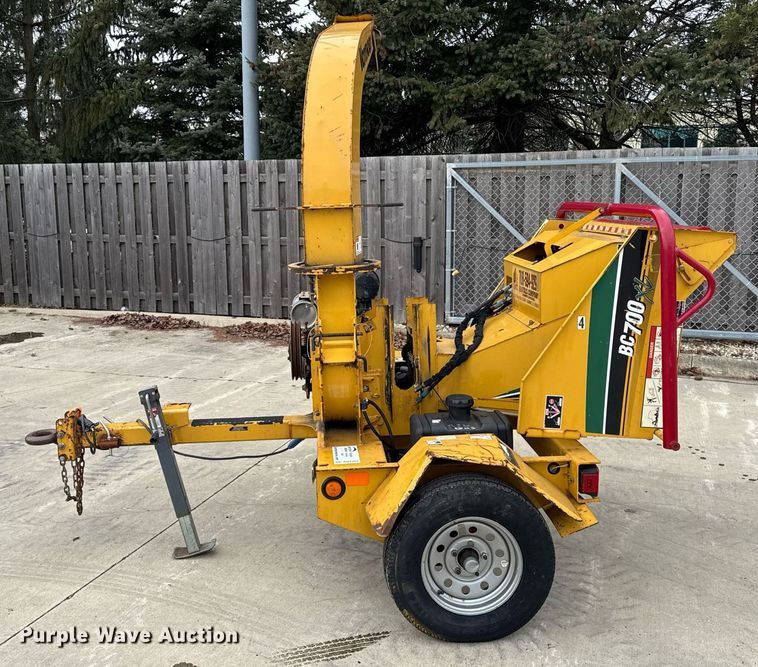 image for item DU3352 2017 Vermeer BC700XL wood chipper