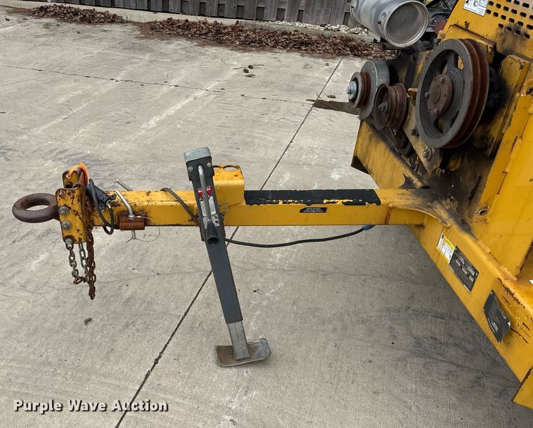 image for item DU3352 2017 Vermeer BC700XL wood chipper