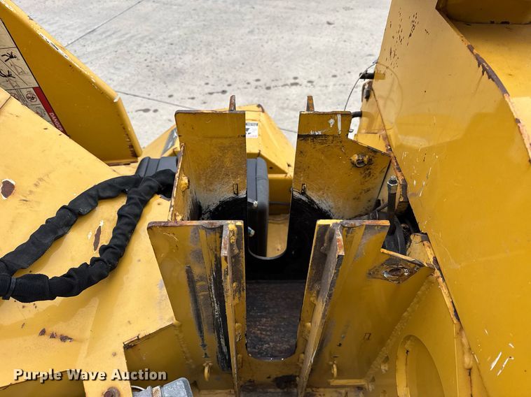 image for item DU3352 2017 Vermeer BC700XL wood chipper
