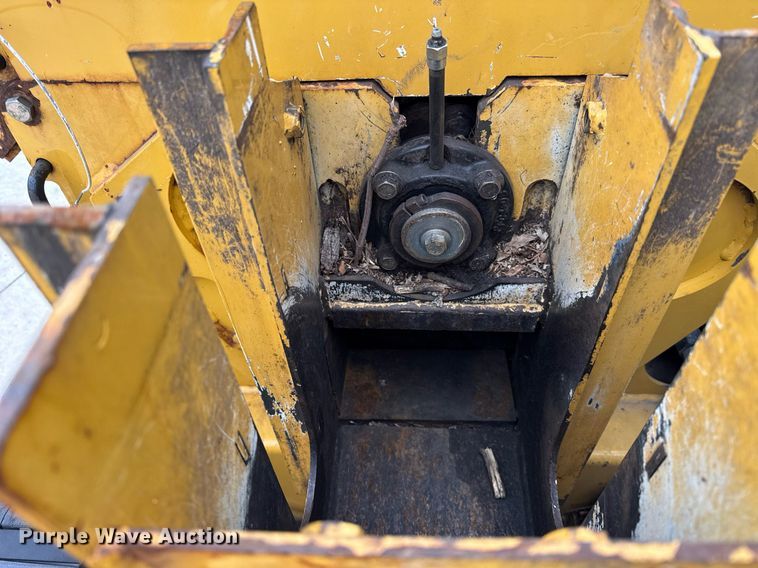 image for item DU3352 2017 Vermeer BC700XL wood chipper