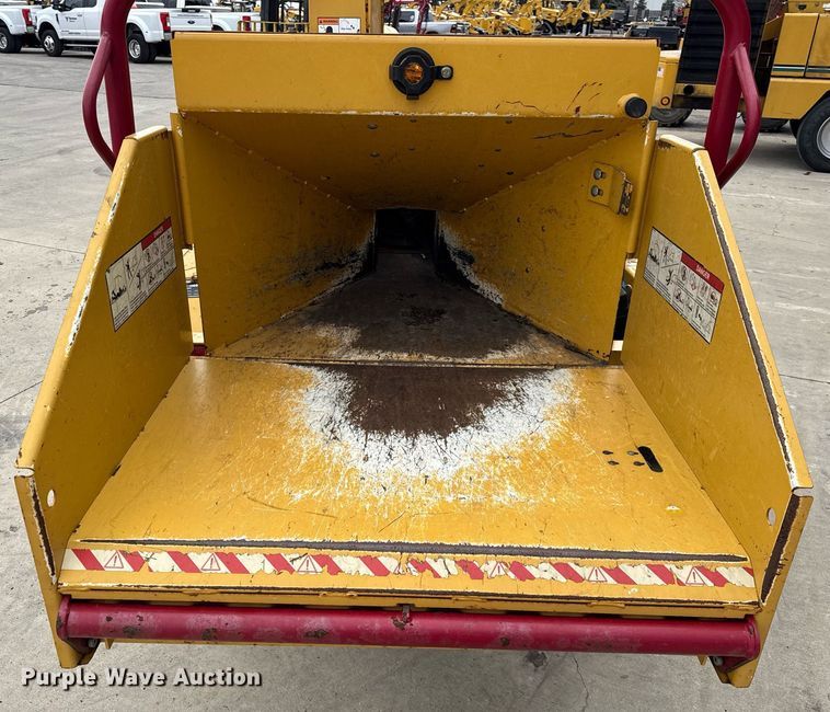 image for item DU3352 2017 Vermeer BC700XL wood chipper