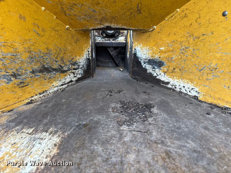 image for item DU3352 2017 Vermeer BC700XL wood chipper