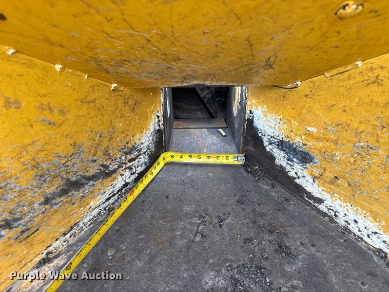 image for item DU3352 2017 Vermeer BC700XL wood chipper