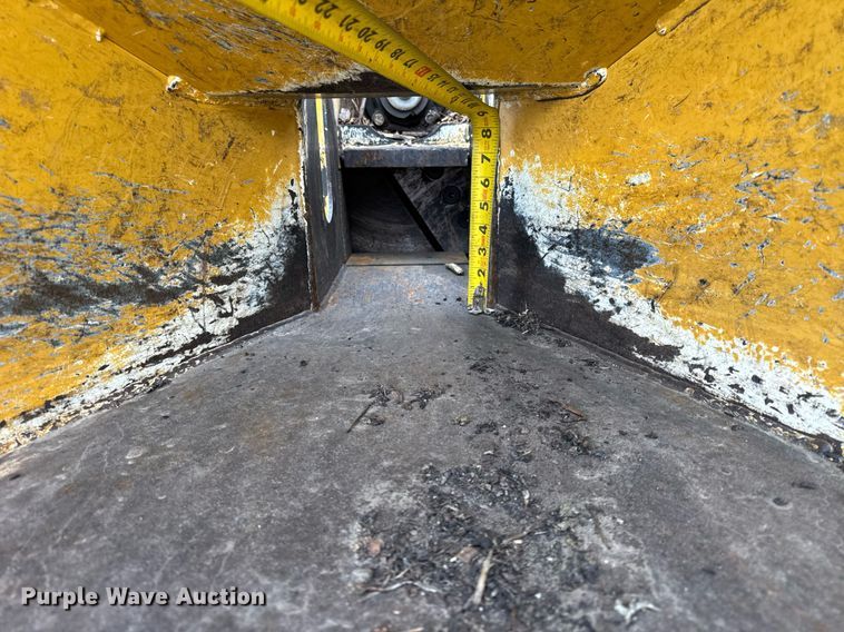 image for item DU3352 2017 Vermeer BC700XL wood chipper