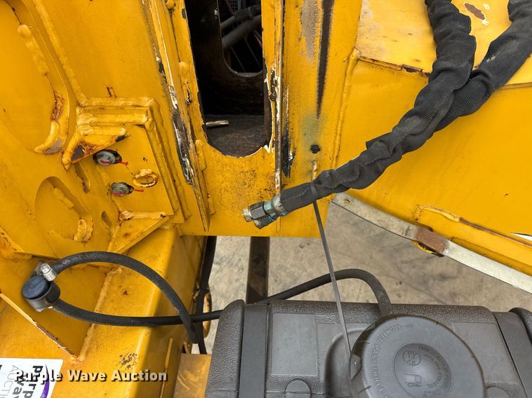 image for item DU3352 2017 Vermeer BC700XL wood chipper