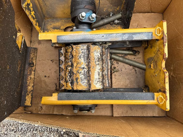 image for item DU3352 2017 Vermeer BC700XL wood chipper