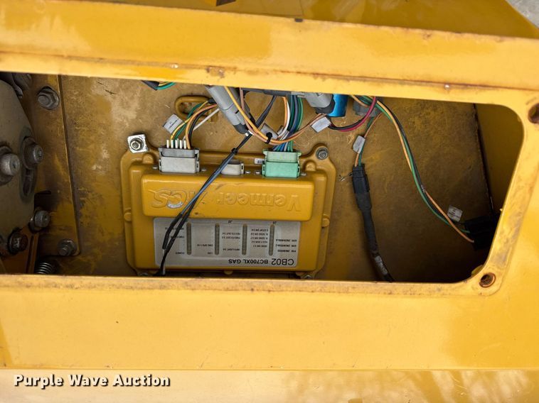 image for item DU3352 2017 Vermeer BC700XL wood chipper