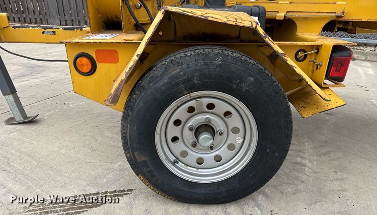 image for item DU3352 2017 Vermeer BC700XL wood chipper