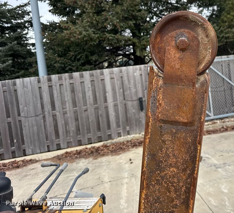 image for item DU3356 2004 Vermeer LM42 trencher