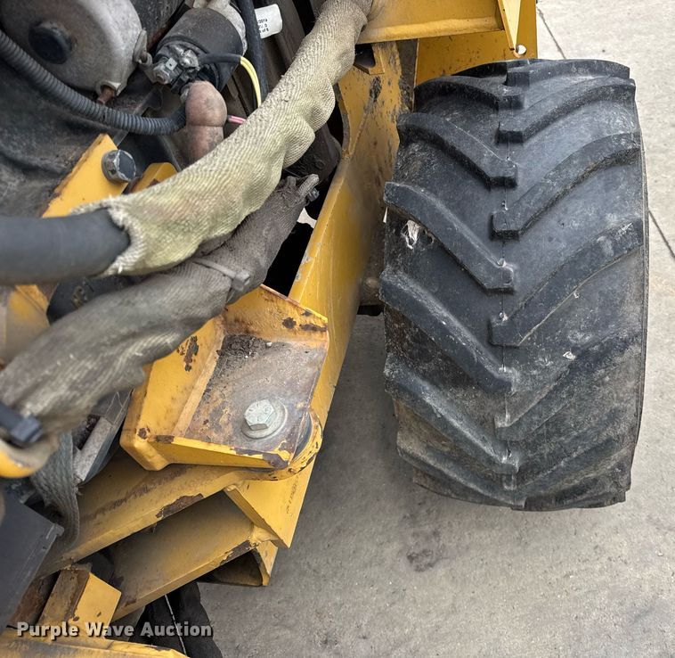 image for item DU3356 2004 Vermeer LM42 trencher