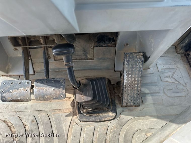 image for item DV0594 1994 Caterpillar 426B backhoe