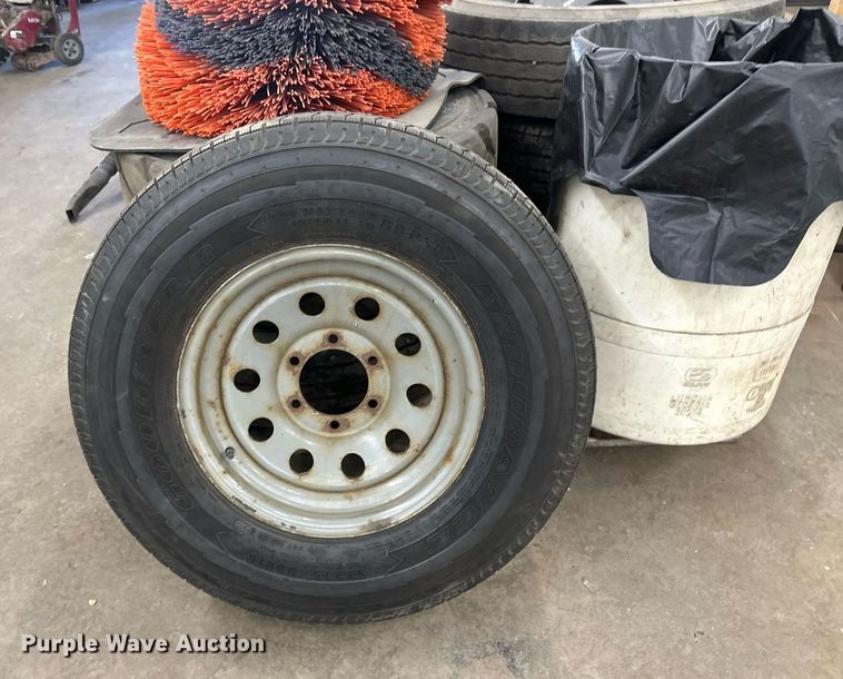 image for item DV0597 2004 Towmaster equipment trailer