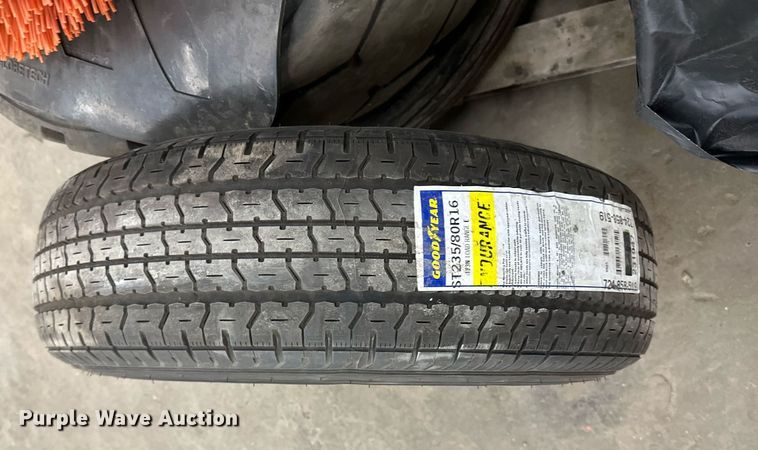 image for item DV0597 2004 Towmaster equipment trailer