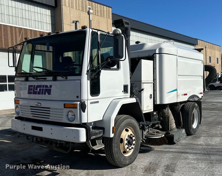 image for item DV0598 2002 Sterling SC8000 street sweeper truck