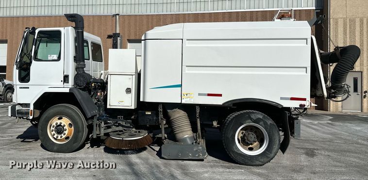 image for item DV0598 2002 Sterling SC8000 street sweeper truck