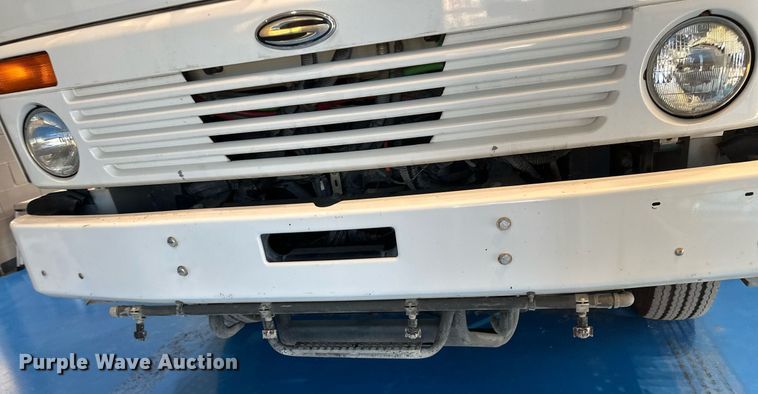 image for item DV0598 2002 Sterling SC8000 street sweeper truck