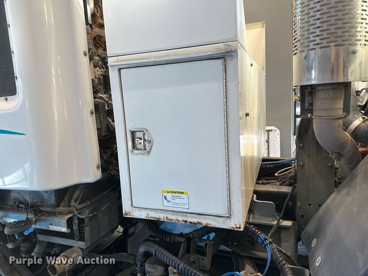 image for item DV0598 2002 Sterling SC8000 street sweeper truck