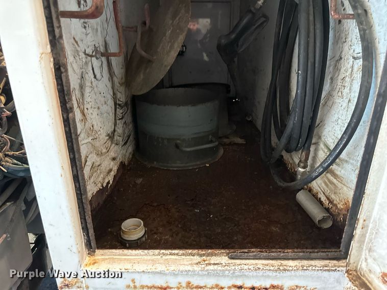 image for item DV0598 2002 Sterling SC8000 street sweeper truck