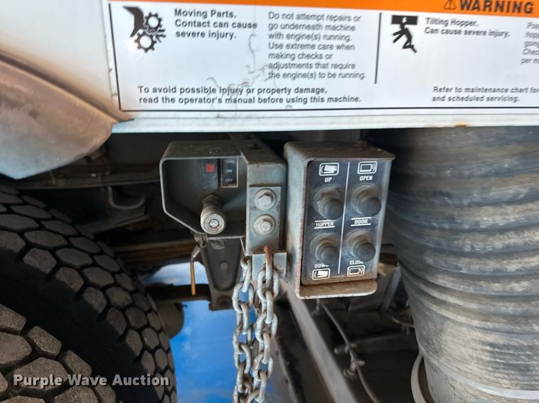 image for item DV0598 2002 Sterling SC8000 street sweeper truck